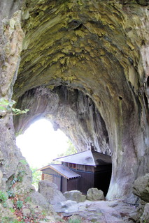 上洞窟と本堂