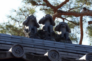 山門の三猿