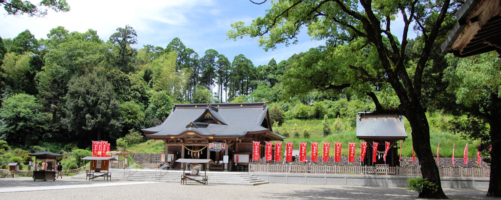社殿と熊野神社（旧本殿）