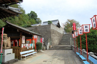 隣の八坂神社からの参道