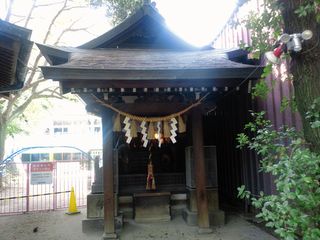 摂社吉高稲荷神社