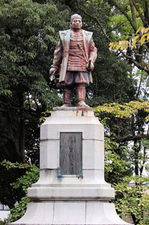 眞木和泉守の銅像