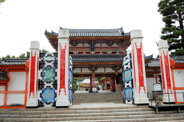 �R��E����