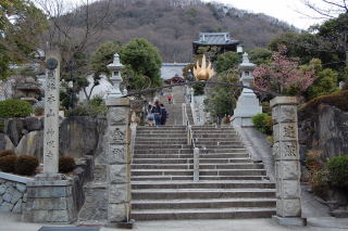 寺号碑と石柱門