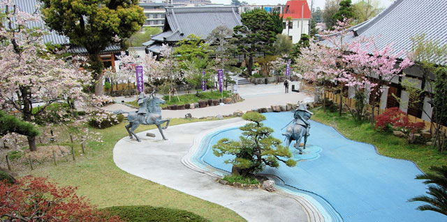 源平の庭・（中央上）貞照寺・（右）桜寿院