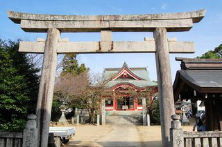 隣接する八幡神社